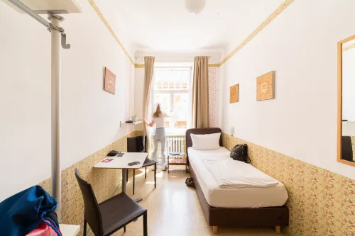 Three Little Pigs Hostel - Your Berlin Castle Photos