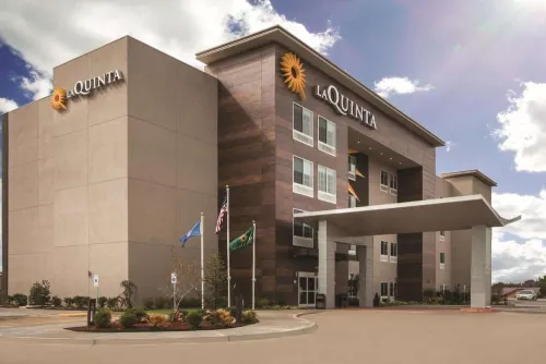 La Quinta Inn & Suites by Wyndham Marysville Exterior Photos