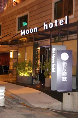 The Moon Hotel Extérieur Photos
