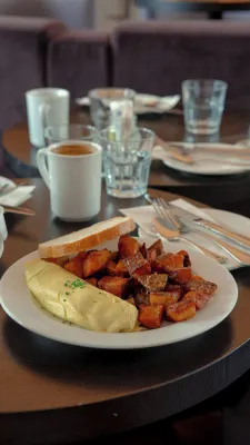 Hyatt Centric Montreal Dining Photos