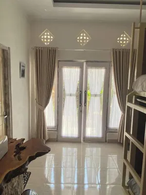 Pondok Kana and Hostel by  Ecommerceloka Chambres Photos