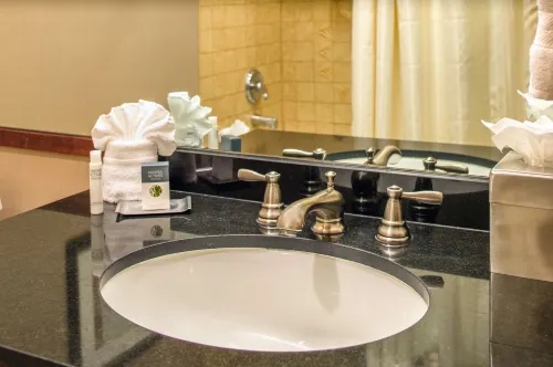 DoubleTree by Hilton Portland, or Rooms Photos
