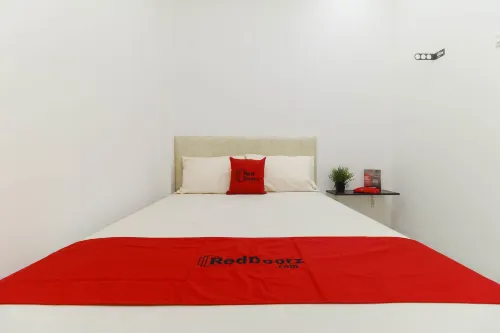 RedDoorz Plus @ Kapuk Business Park Kamar Photos