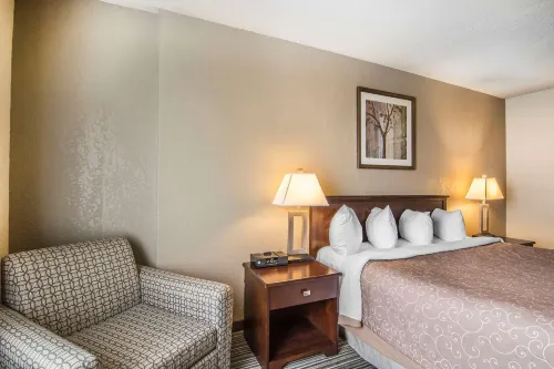 Quality Inn & Suites Yorkton Kamar Photos