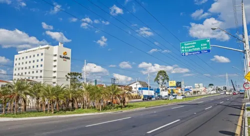 Slim Curitiba Av Das Torres À proximité de l'hôtel Photos
