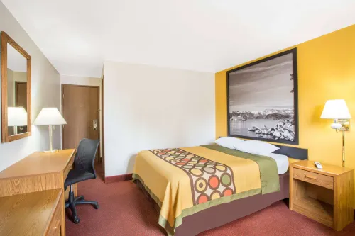 Super 8 by Wyndham Elko Rooms Photos