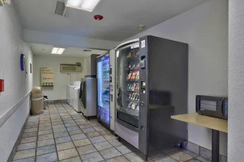 Motel 6 Kingman, AZ - Route 66 West Circondario Photos