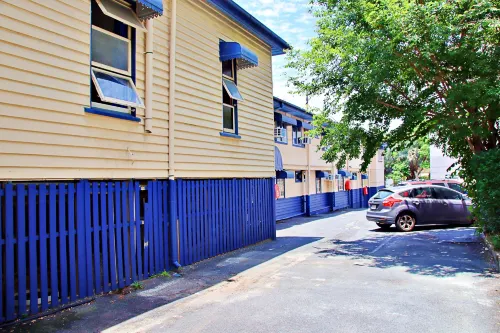 Brisbane Manor Exterior Photos