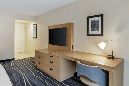 Best Western Plus Marina Gateway Hotel Rooms Photos