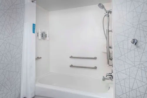 Hampton Inn & Suites Lake Mary at Colonial TownPark Rooms Photos