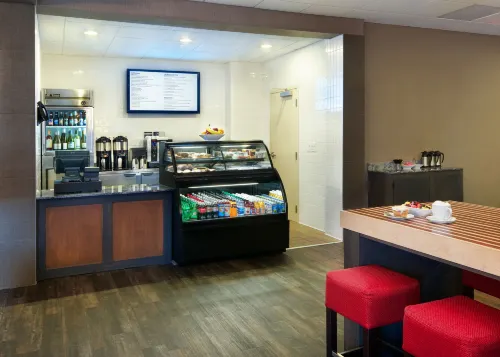 Hotel Indigo Cleveland-Beachwood Dining Photos