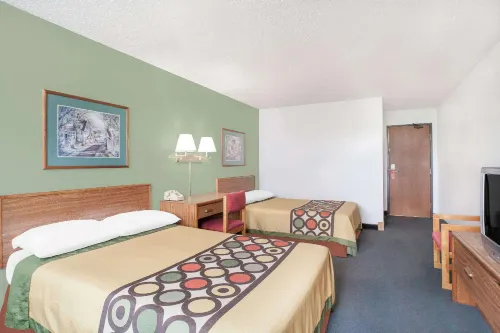Super 8 by Wyndham Queensbury Glens Falls/Lake George Area Rooms Photos