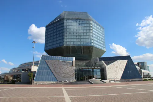 Crowne Plaza - Minsk, an IHG Hotel Extérieur Photos