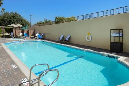 Holiday Inn Express & Suites Pasadena - Los Angeles 휴식 & 레저 Photos