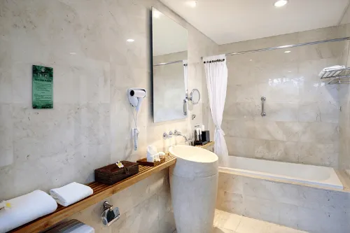 Legian Beach Hotel Huoneet Photos