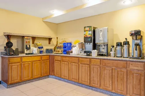 Days Inn by Wyndham Parsippany Dining Photos