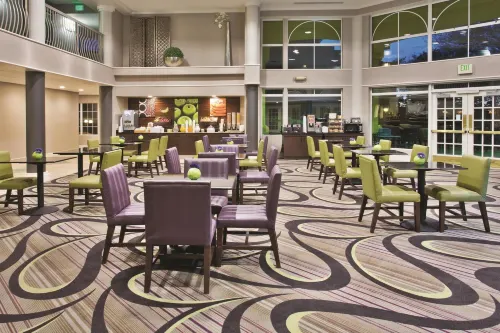La Quinta Inn & Suites by Wyndham Tucson Airport Dining Photos
