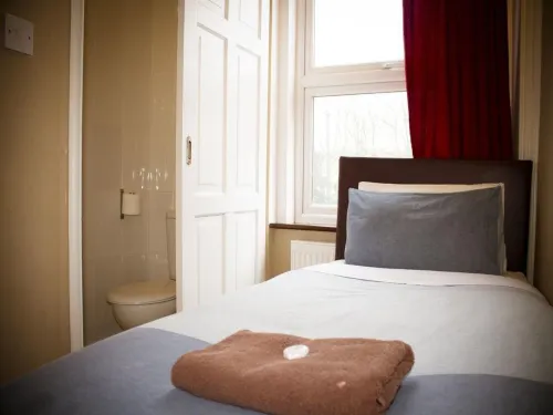 Cricklewood Lodge Hotel Rooms Photos