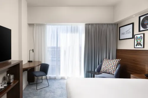 Hampton by Hilton London Gatwick Airport Rooms Photos