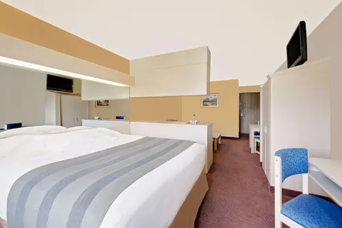 Microtel Inn & Suites by Wyndham Joplin Rooms Photos