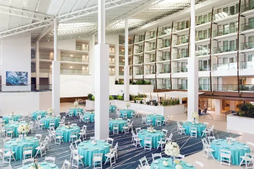 Newport Marriott Hotel & Spa Restauration Photos