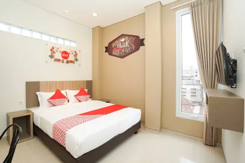 OYO 614 Graha 8 Syariah Kamar Photos