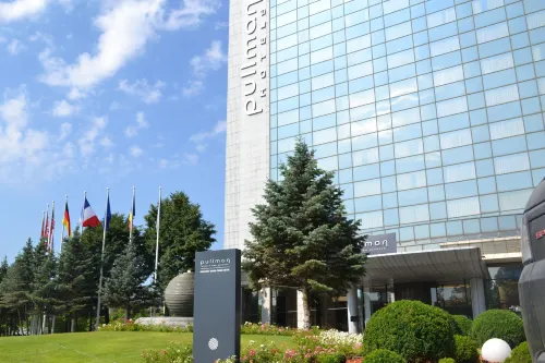 Pullman Bucharest World Trade Center Exterior Photos