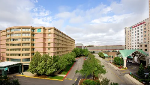 Embassy Suites by Hilton Chicago O'Hare Rosemont Featured Photos