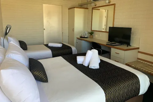 Crest Motor Inn Photos