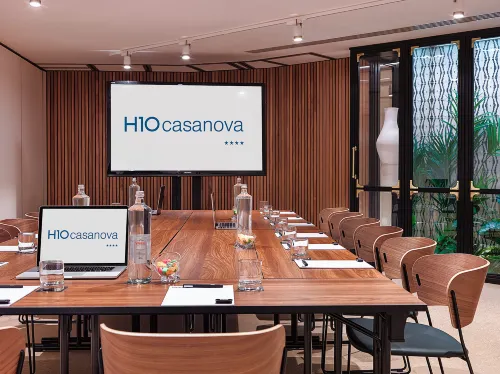 H10 Casanova Business Facilities Photos