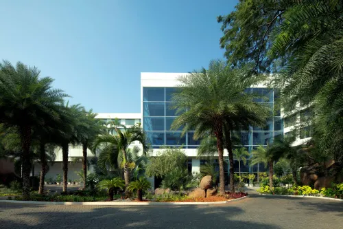Radisson Blu Plaza Hotel Hyderabad Banjara Hills Exterior Photos