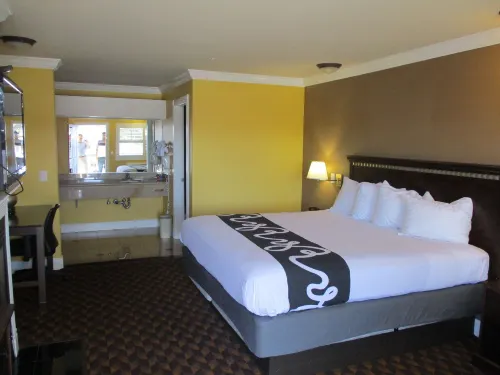 SureStay Hotel by Best Western Seaside Monterey Rooms Photos