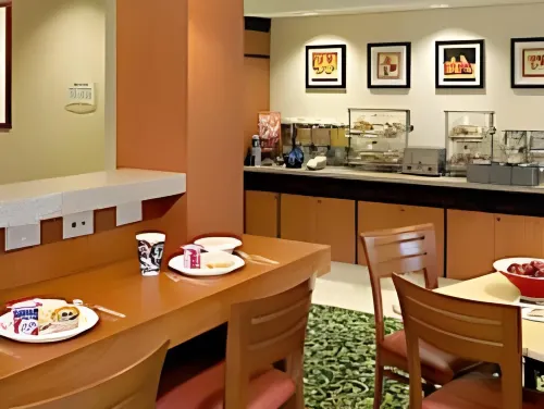 Fairfield Inn & Suites Detroit Metro Airport Romulus Dining Photos