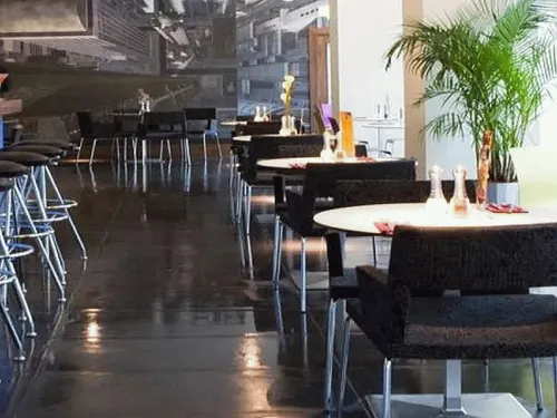 Glashaus Hotel Restauration Photos