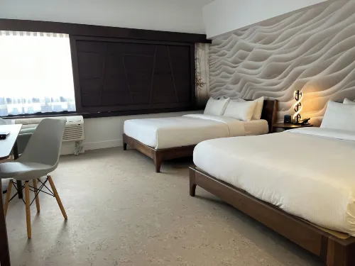 Hotel Ruby Foo's Rooms Photos