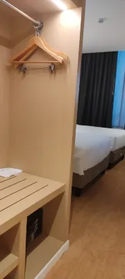 EASTERN HOTEL BOJONEGORO Kamar Photos