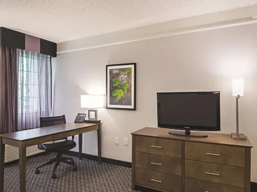 La Quinta Inn & Suites by Wyndham Denver Tech Center Rooms Photos
