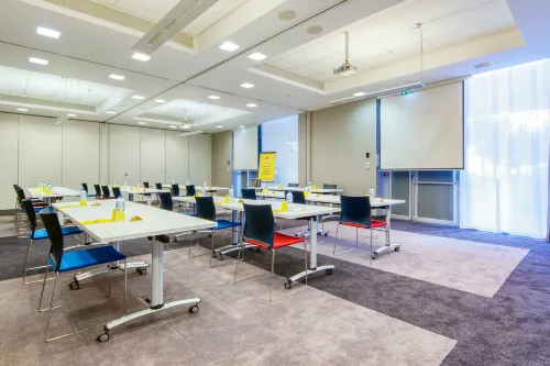 Golden Tulip Marseille Euromed Espaces Affaires Photos
