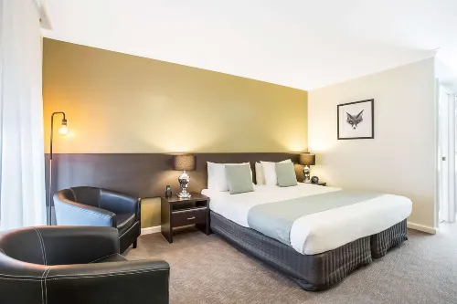Comfort Inn Western Photos