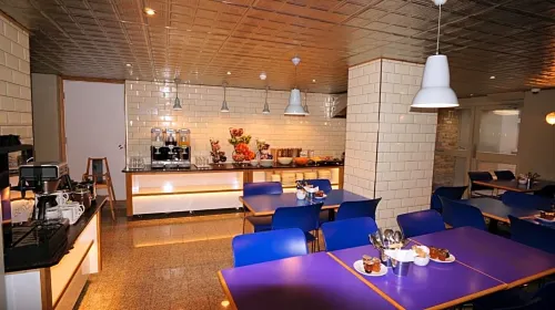Crestfield Hotel Dining Photos