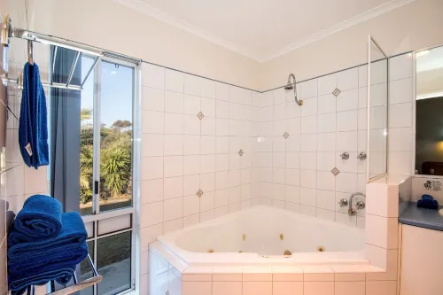 Torquay Tropicana Motel Rooms Photos