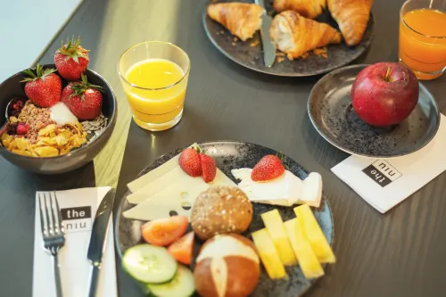 Holiday Inn - the niu, Fusion Hamburg St. Georg Mahlzeiten Photos