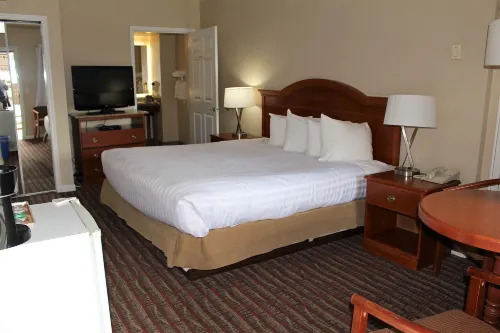 Ramada by Wyndham Campbell River Rooms Photos