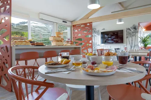 Hôtel Kyriad Marseille Est Aubagne Gémenos Restauration Photos