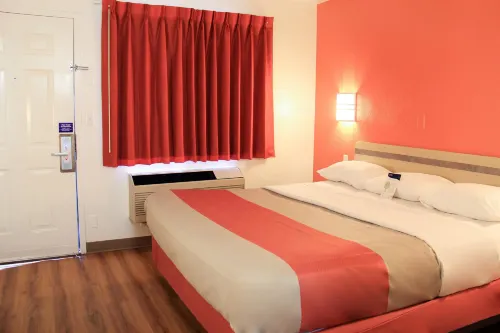 Motel 6 Enfield, CT - Hartford Rooms Photos