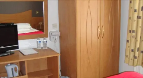 Whites Hotel Camere Photos