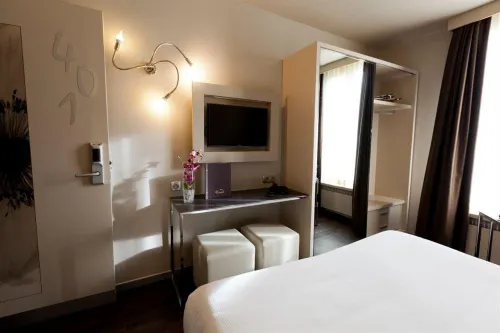 Hotel Vivaldi Puteaux Photos