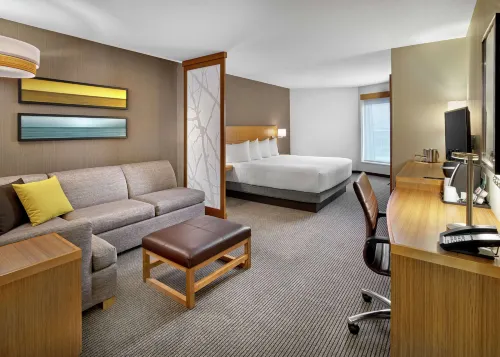 DoubleTree by Hilton Edmonton Downtown Rooms Photos
