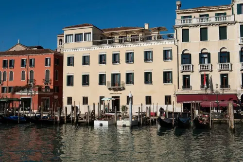 H10 Palazzo Canova Featured Photos