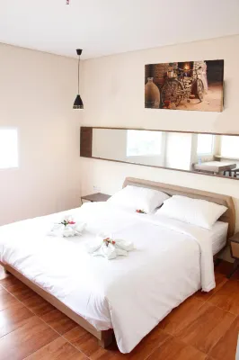 Azka Hotel by Salak Hospitality Kamar Photos